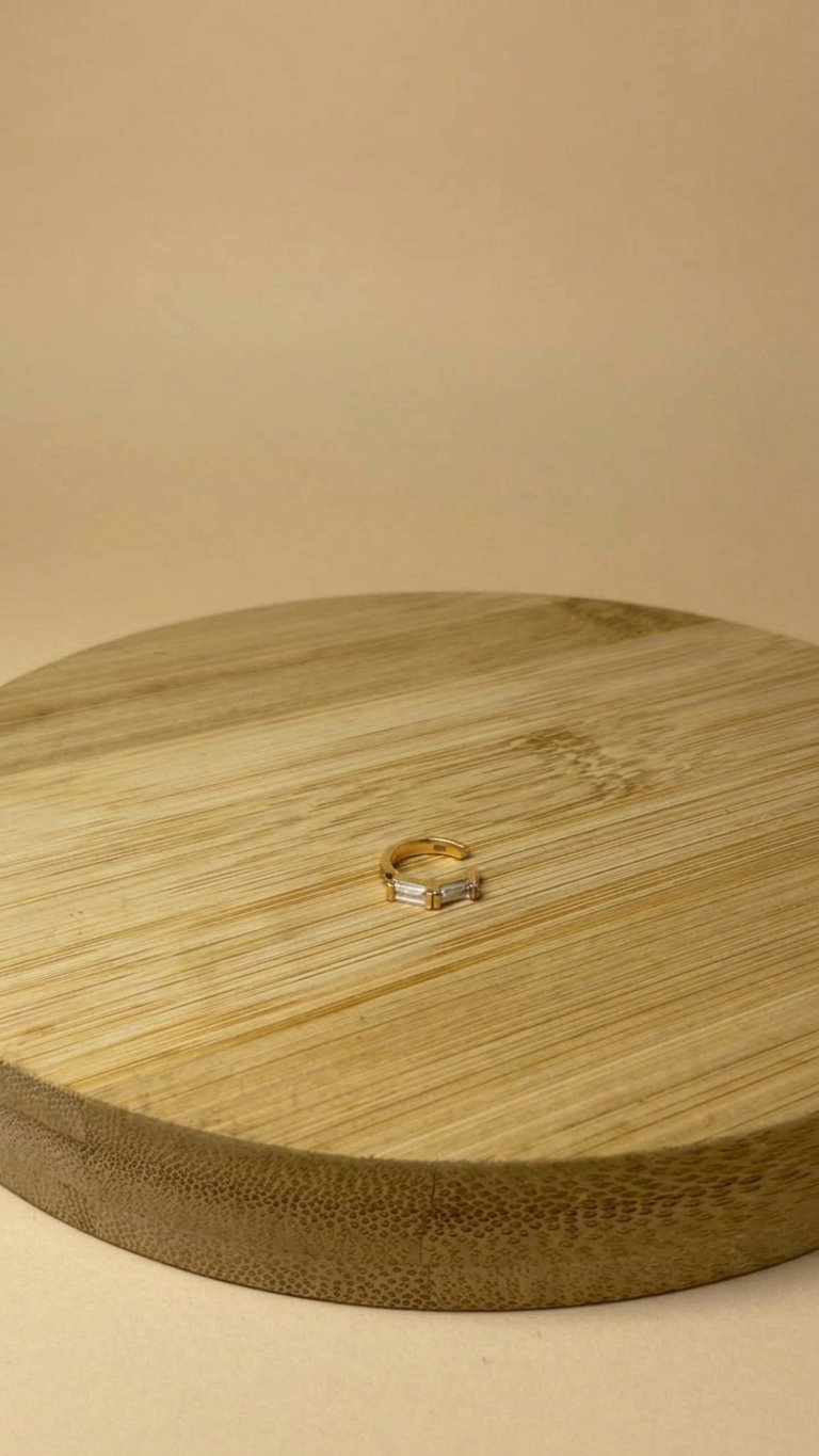 Baguette Lumina Ear Cuff